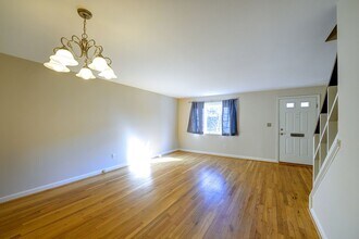 9848 Hollow Glen Pl in Silver Spring, MD - Building Photo - Building Photo