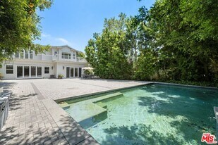 453 S Bentley Ave in Los Angeles, CA - Building Photo