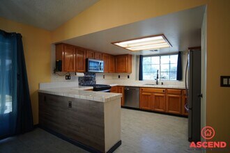 610 Ohanneson Ave in Shafter, CA - Building Photo - Building Photo