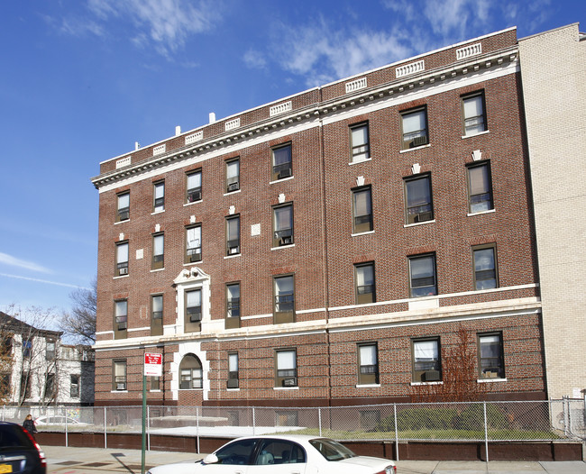 761 Bushwick Ave in Brooklyn, NY - Foto de edificio - Building Photo