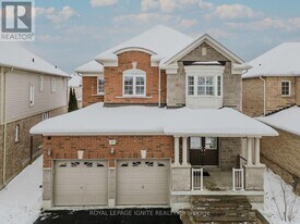 189 Glenabbey Dr in Courtice, ON - Building Photo