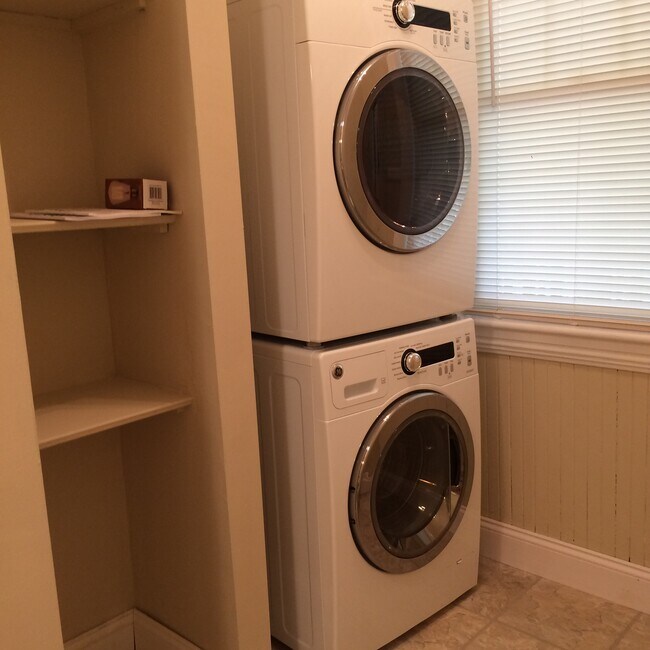 4 Harding St, Unit B in South Grafton, MA - Foto de edificio - Building Photo