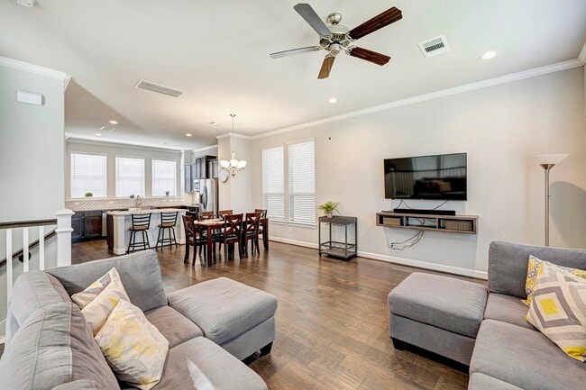 property at 2113 Paul Quinn St