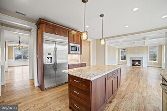 5709 Wilson Ln in Bethesda, MD - Building Photo - Building Photo
