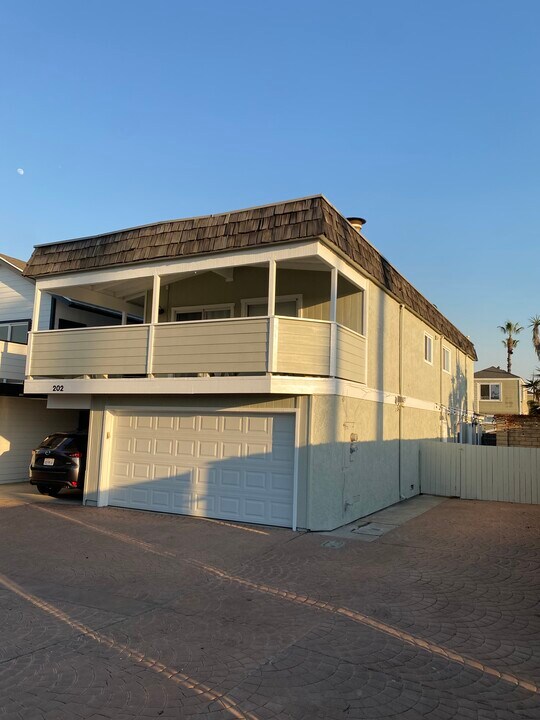 202 David Dr, Unit #B in Newport Beach, CA - Building Photo