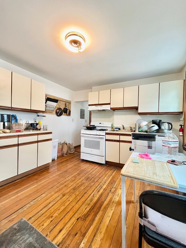 45 Litchfield St, Unit 2 in Boston, MA - Building Photo - Building Photo