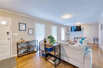 2418 Brookdale Dr NE in Atlanta, GA - Building Photo - Building Photo