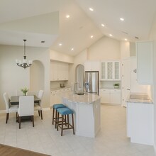 8001 Lockridge Ct in Orlando, FL - Building Photo - Building Photo