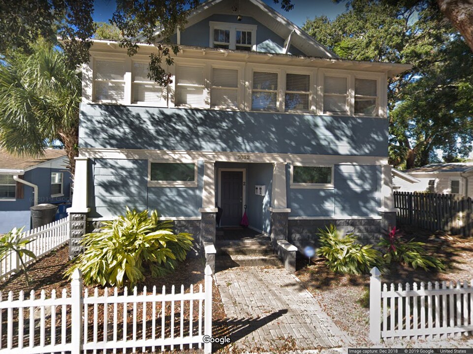 1032 Granville Ct N, Unit #1 in St. Petersburg, FL - Building Photo
