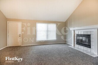 6826 Willis Dr in Pleasant Valley, MO - Foto de edificio - Building Photo