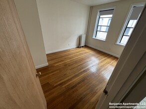 1128 Commonwealth Ave, Unit 4 in Boston, MA - Building Photo - Building Photo