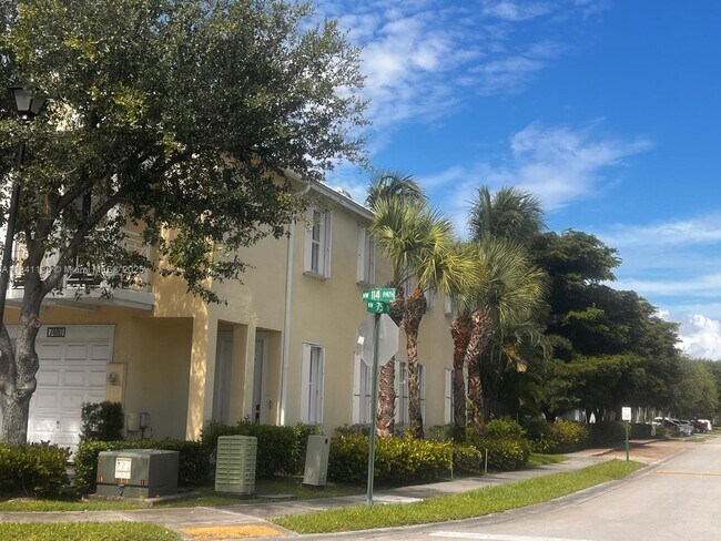 7480 NW 114th Path in Medley, FL - Building Photo - Building Photo