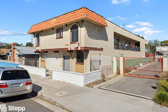 560 W 4th St in San Pedro, CA - Building Photo - Building Photo