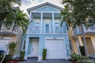 7406 NW 108th Path in Doral, FL - Building Photo