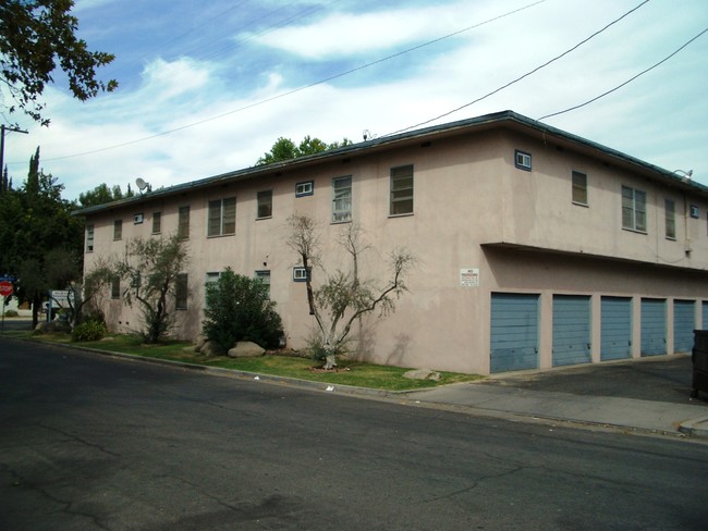 Belleview Apartments in Porterville, CA - Building Photo - Primary Photo