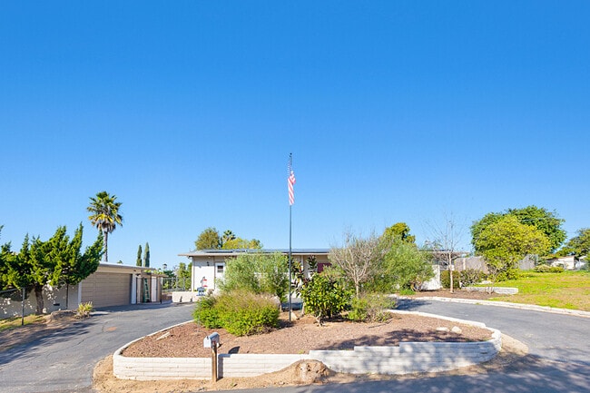 1720 Via Entrada in Fallbrook, CA - Building Photo - Building Photo