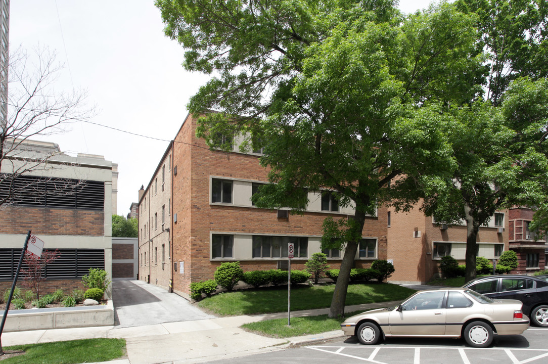 Claret House in Chicago, IL - Building Photo