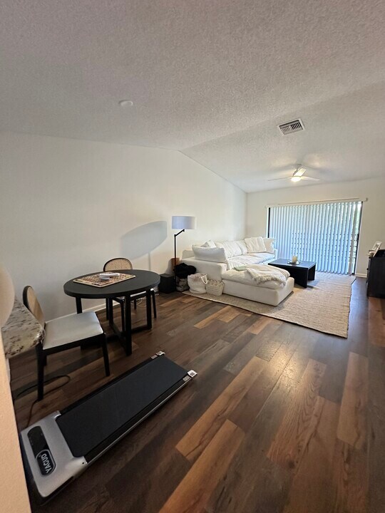 1250 SE Parkview Pl, Unit C7 in Stuart, FL - Building Photo