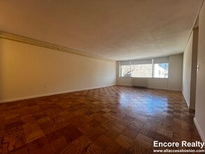 16 Monmouth Ct, Unit 101-710 in Brookline, MA - Building Photo - Building Photo