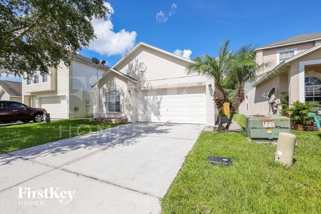 2316 Whispering Trails Pl in Winter Haven, FL - Foto de edificio - Building Photo