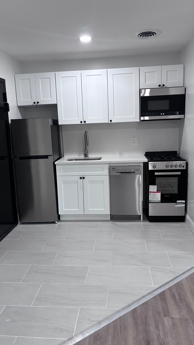 340 Stuyvesant Ave, Unit 6