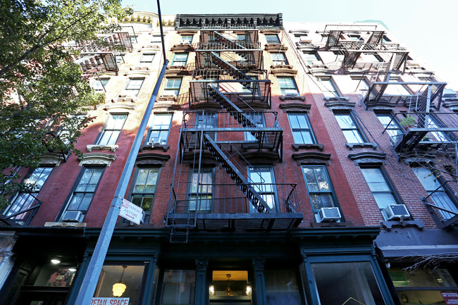 87 Christopher St in New York, NY - Foto de edificio - Building Photo