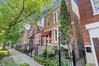 911 N Fairfield Ave, Unit 2 in Chicago, IL - Building Photo - Building Photo