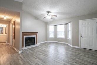 131 Lillian Dr in Oak Grove, KY - Building Photo - Building Photo