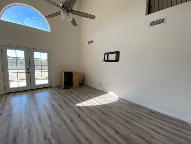 10254 Hopi Ln in Goodyear, AZ - Building Photo - Building Photo