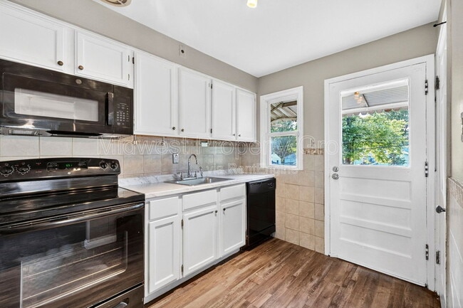 property at 2005 Bainbridge Dr