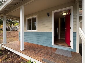 1110 Irving St SW, Unit A in Tumwater, WA - Building Photo - Building Photo