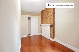 Private bedroom in 3 bed/2 bath Home in New York, NY - Building Photo - Building Photo