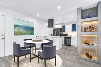 5414 Newcastle Ave, Unit 10 in Los Angeles, CA - Foto de edificio - Building Photo