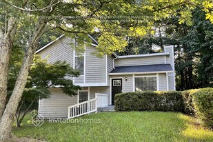 2041 Wendover Dr in Snellville, GA - Building Photo