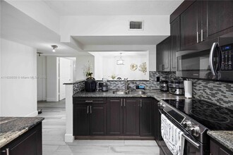 12505 NW 11th Ln in Miami, FL - Building Photo - Building Photo