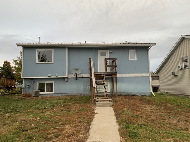 1817 28th St W in Williston, ND - Building Photo - Building Photo