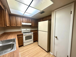 8130 Rolling Log Dr in Orlando, FL - Foto de edificio - Building Photo