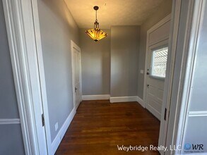 8402 Curzon Ave in Cincinnati, OH - Foto de edificio - Building Photo