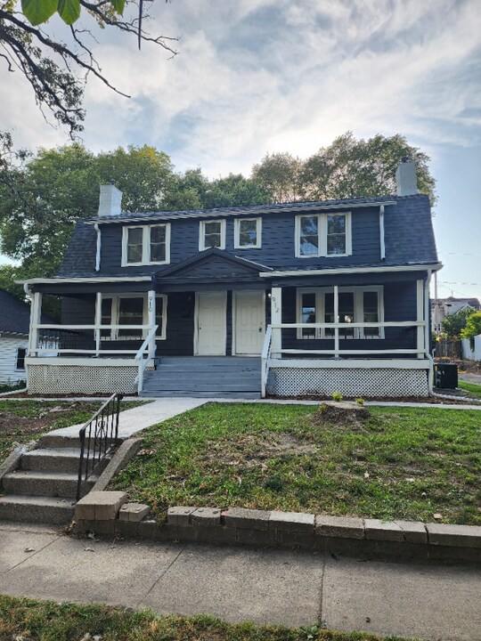 912 24th St in Des Moines, IA - Building Photo