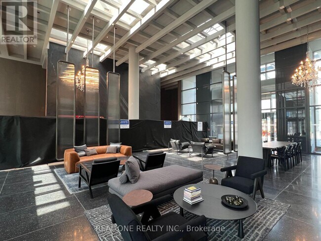 28 Interchange Wy in Vaughan, ON - Building Photo - Building Photo