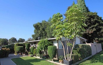 1188 W Valencia Dr in Fullerton, CA - Foto de edificio - Building Photo