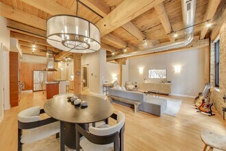 154 W Hubbard St in Chicago, IL - Building Photo - Building Photo
