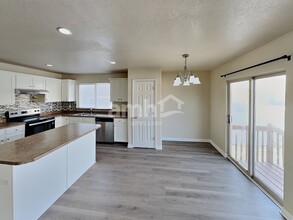 6743 S Majestic Loop Rd in West Jordan, UT - Building Photo - Building Photo