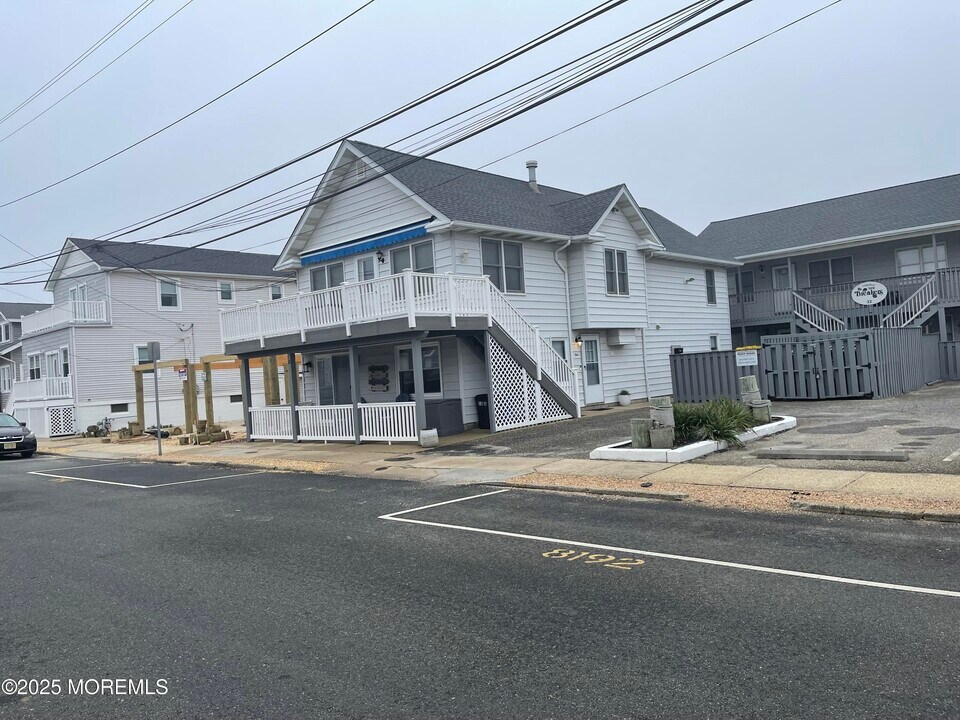 28 Hancock Ave in Seaside Heights, NJ - Building Photo
