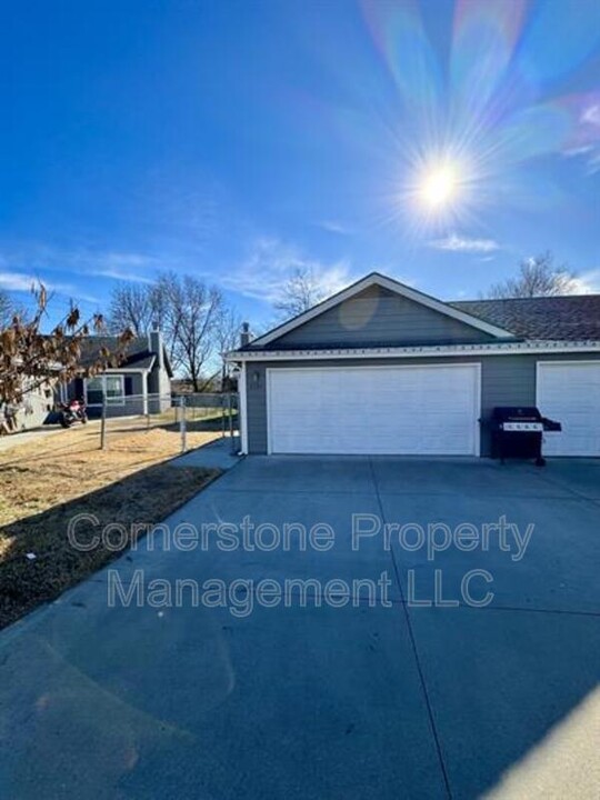 2109 Pike's Peek Pl in Lawrence, KS - Building Photo