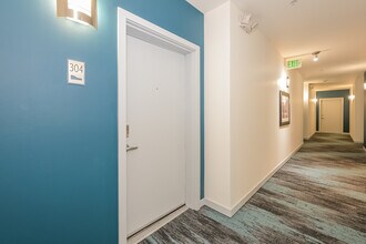 3104 Western Ave in Seattle, WA - Building Photo - Building Photo