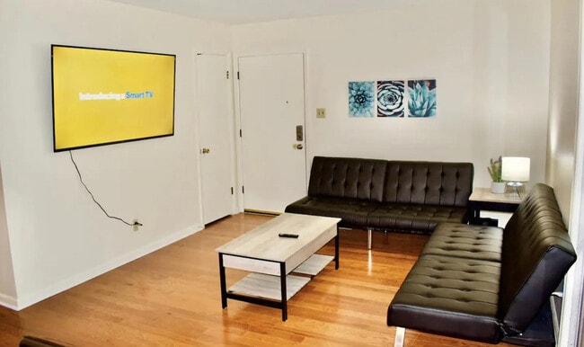 324 Carlton Dr in Chapel Hill, NC - Building Photo - Building Photo