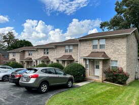 Apex Johnson City in Johnson City, TN - Building Photo