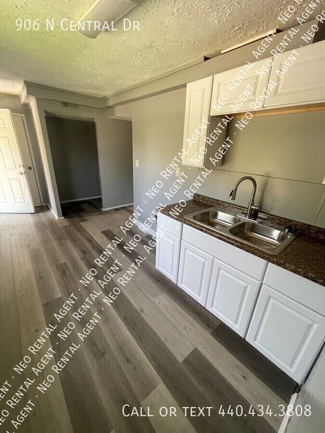 property at 906 N Central Dr