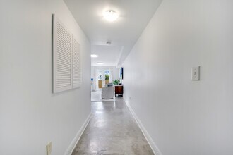 227 Michigan Ave, Unit 406 in Miami Beach, FL - Building Photo - Building Photo